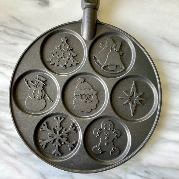 Nordic Ware•Christmas Silver Dollar Pancake Pan•Nonstick Surface•7-Shapes/Batch - Picture 7 of 15